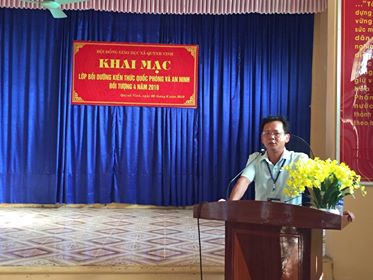 Đồng chí Lê Đăng Thùy  BT Đảng ủy kiêm chính trị viên BCH Quân sự xã khai mạc lớp học